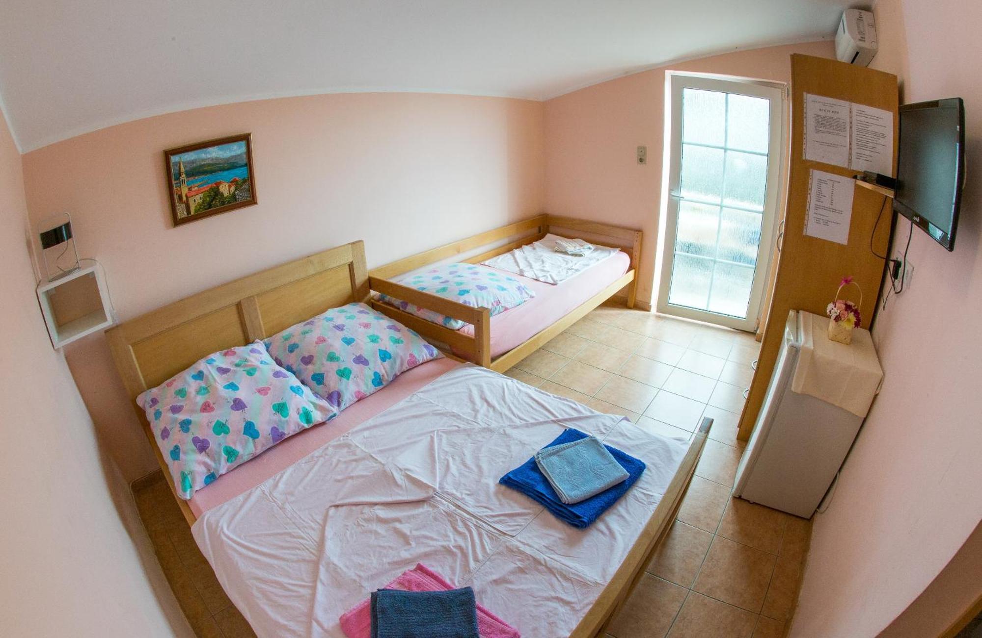 Guest House Almond Bečići Δωμάτιο φωτογραφία