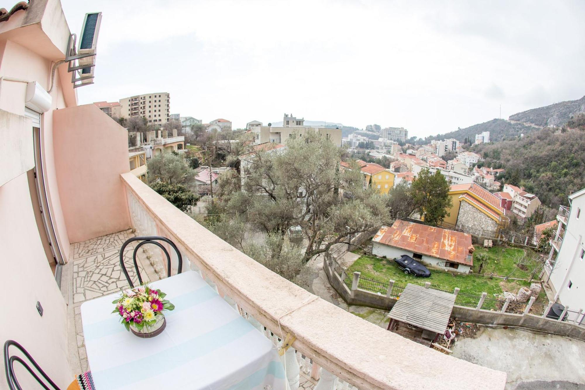 Guest House Almond Bečići Δωμάτιο φωτογραφία