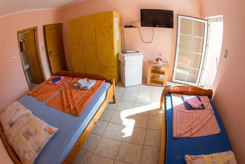 Guest House Almond Bečići Εξωτερικό φωτογραφία