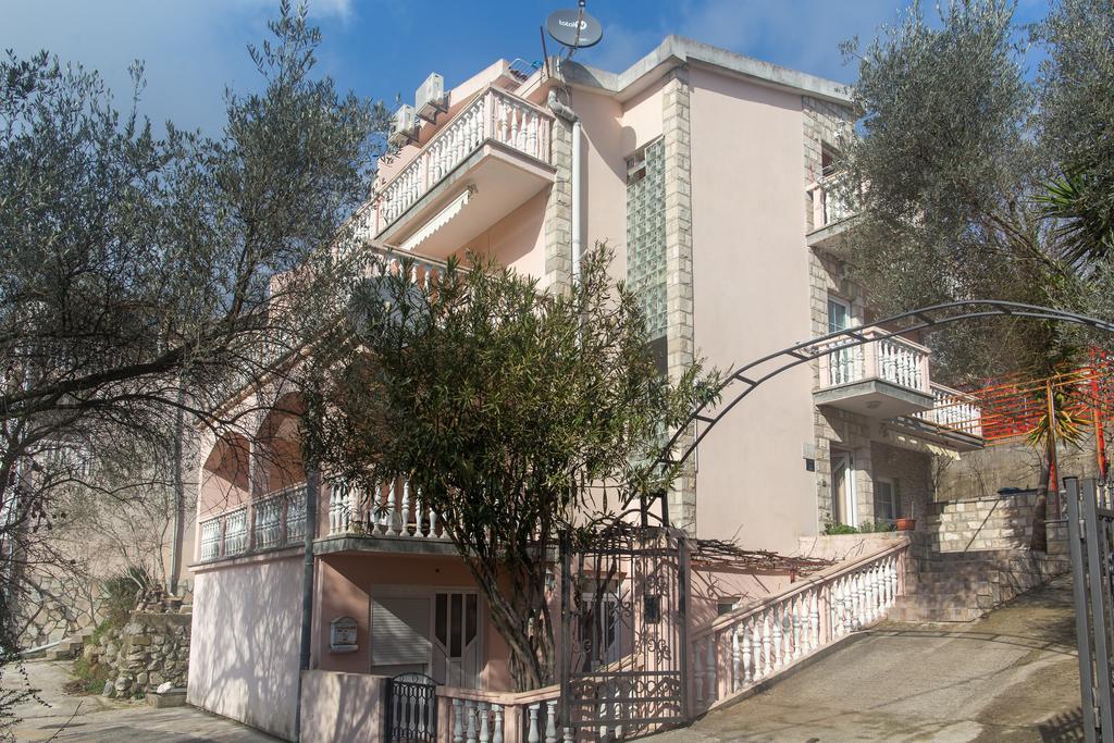 Guest House Almond Bečići Εξωτερικό φωτογραφία