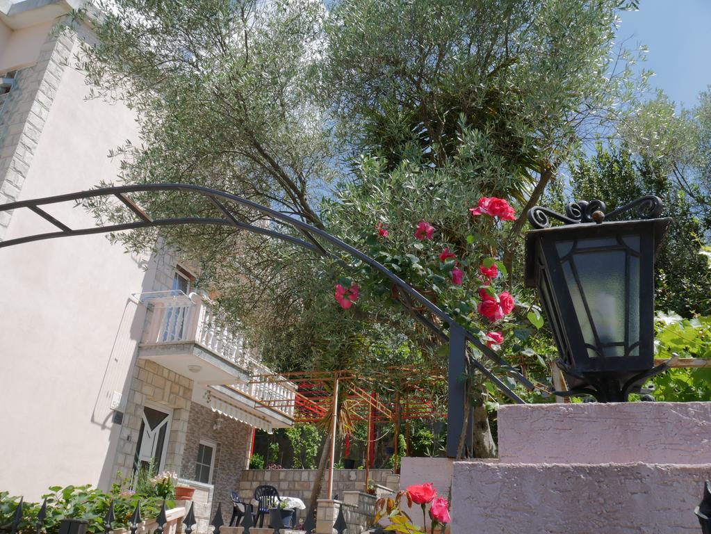Guest House Almond Bečići Εξωτερικό φωτογραφία