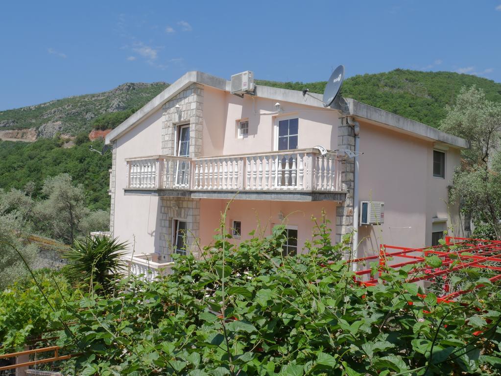 Guest House Almond Bečići Εξωτερικό φωτογραφία